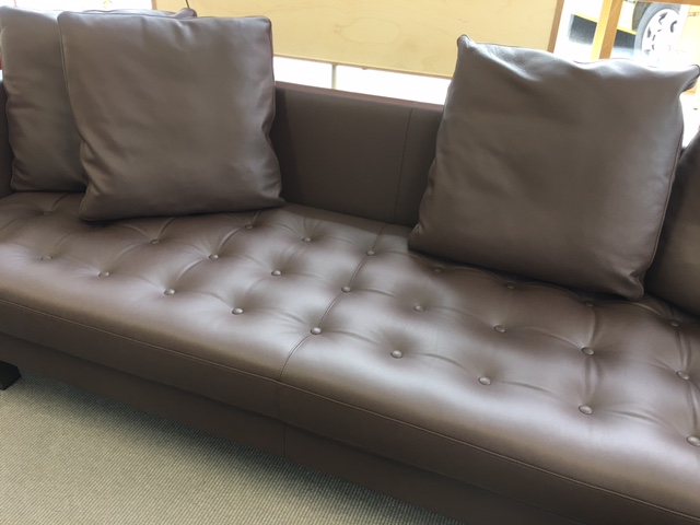 Sofa kapitoniert